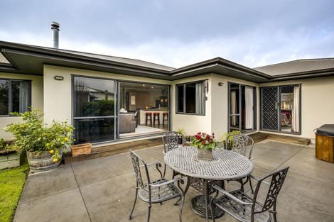 Photo of property in 17 Newbury Place, Taradale, Napier, 4112