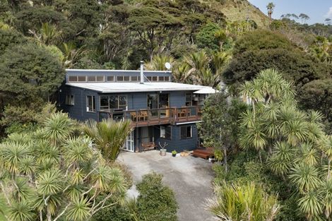Photo of property in 125 Seaview Road, Piha, 0772