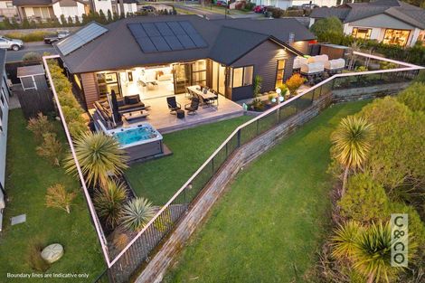 Photo of property in 21 Vogwill Road, Kumeu, 0810