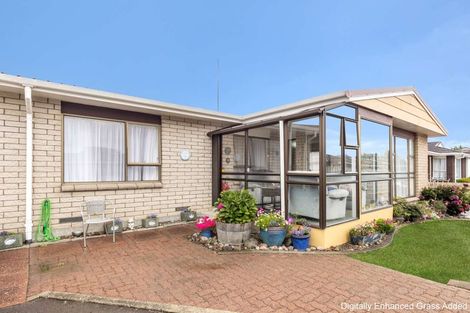 Photo of property in 5 Chertsey Court, Roslyn, Palmerston North, 4414