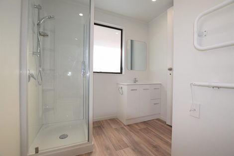 Photo of property in 15 Wakeling Avenue, Te Atatu South, Auckland, 0610