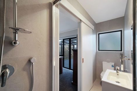 Photo of property in 2/19 Tane Street, New Lynn, Auckland, 0600