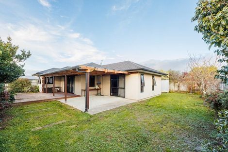 Photo of property in 75 Meridian Grove, Kelvin Grove, Palmerston North, 4414