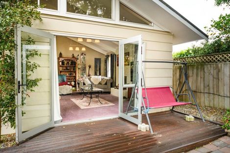 Photo of property in 16 Antrim Place, Hokowhitu, Palmerston North, 4410