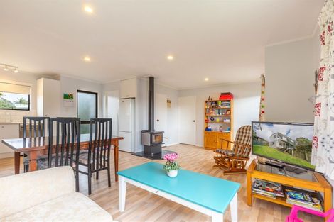 Photo of property in 17 Elizabeth Drive, West Harbour, Auckland, 0618