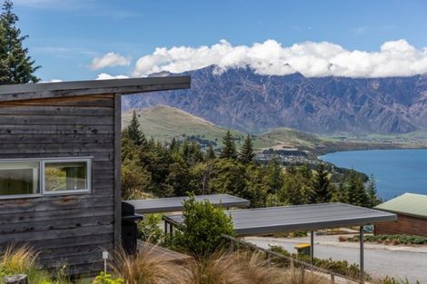 Photo of property in 129a Wynyard Crescent, Fernhill, Queenstown, 9300