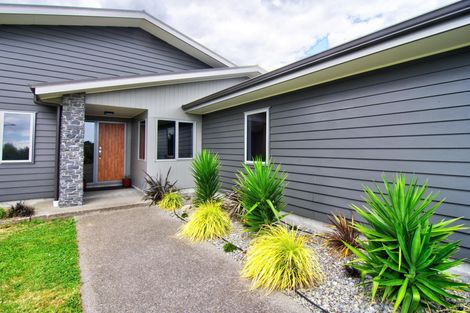 Photo of property in 6 Valkyrie Close, Carterton, 5713