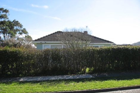 Photo of property in 4 Devon Street, Wainuiomata, Lower Hutt, 5014