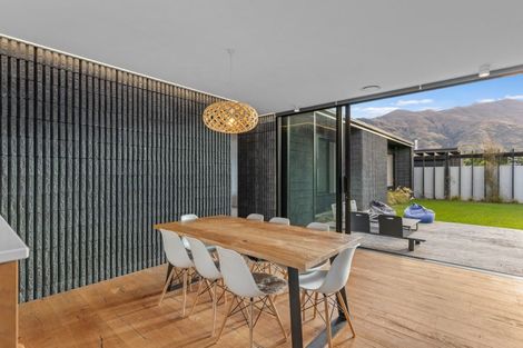 Photo of property in 6 Stackbrae Avenue, Wanaka, 9305