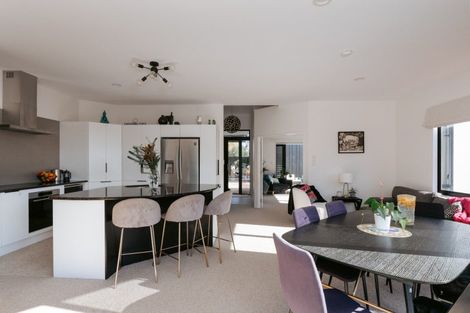 Photo of property in 5 Piha Close, Papamoa Beach, Papamoa, 3118