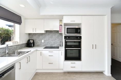 Photo of property in 4 Rue De La Mare, Parklands, Christchurch, 8083