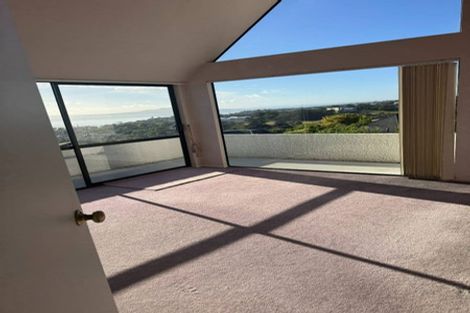 Photo of property in 2/7 Calypso Place, Rothesay Bay, Auckland, 0630