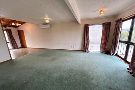 Photo of property in 14a Chablis Place, Henderson, Auckland, 0612