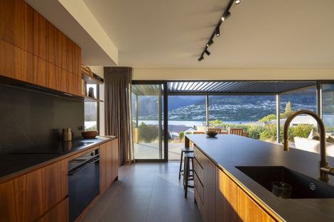Photo of property in 513 Peninsula Road, Kelvin Heights, Queenstown, 9300