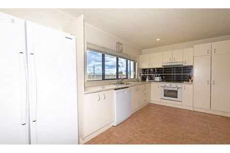 Photo of property in 13 Neta Grove, Henderson, Auckland, 0612