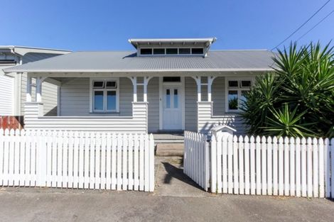 Photo of property in 6 Morley Street, New Plymouth, 4310
