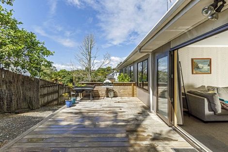 Photo of property in 17 Jenanne Place, Totara Vale, Auckland, 0629