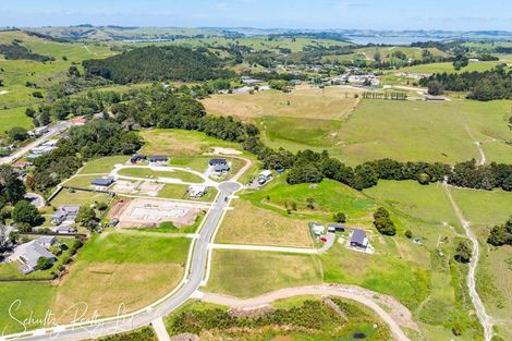 Photo of property in 10 Arahanga Road, Paparoa, 0571