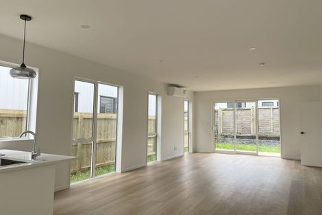 Photo of property in 3b Kaniere Place, Half Moon Bay, Auckland, 2012