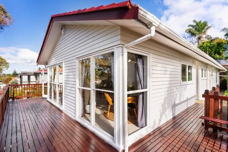 Photo of property in 20 Arosa Place, Forrest Hill, Auckland, 0620