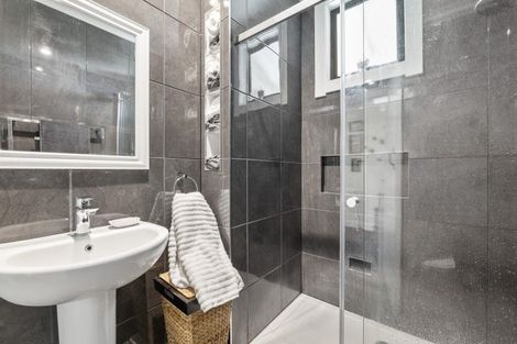 Photo of property in 17 Graham Street, Eltham, 4322