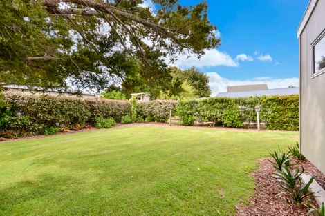 Photo of property in 16 Point Wells Road, Point Wells, 0986