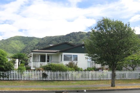 Photo of property in 7 Delaware Grove, Totara Park, Upper Hutt, 5018