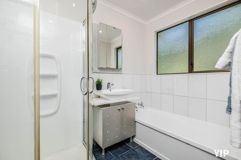 Photo of property in 44 Colchester Crescent, Newlands, Wellington, 6037