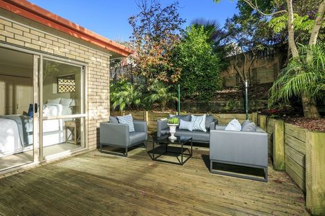 Photo of property in 2/11 Camelot Place, Glenfield, Auckland, 0629