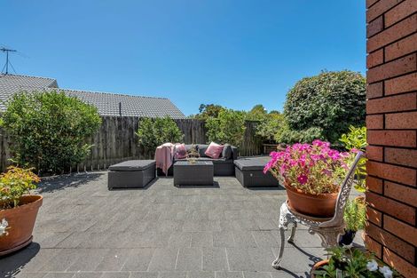 Photo of property in 1/5 Solana Court, Botany Downs, Auckland, 2010
