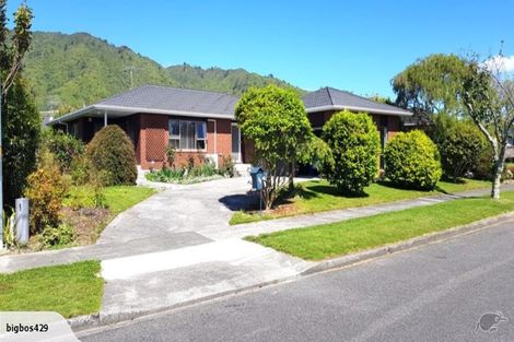 Photo of property in 17 Awanui Drive, Waikanae, 5036