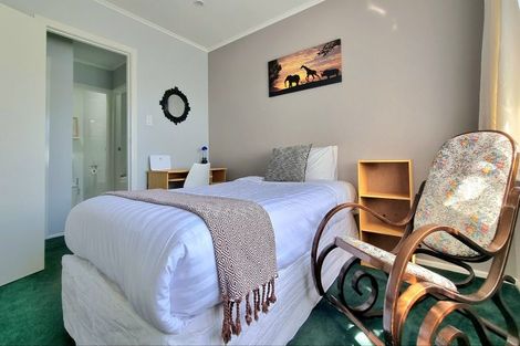 Photo of property in 176 Gossamer Drive, Pakuranga Heights, Auckland, 2010