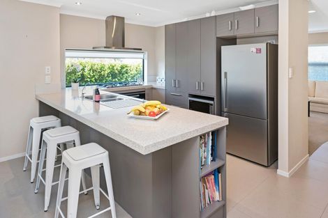 Photo of property in 1 Lorenzo Way, Flat Bush, Auckland, 2016