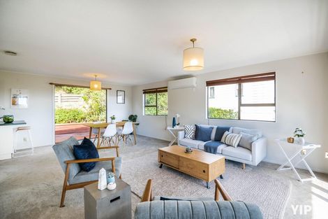 Photo of property in 44 Colchester Crescent, Newlands, Wellington, 6037