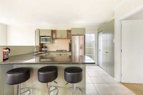 Photo of property in 8 Birdwood Road, Swanson, Auckland, 0612