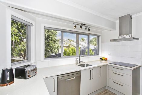 Photo of property in 13 Hanover Place, Pahurehure, Papakura, 2113