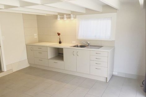 Photo of property in 6 Peach Road, Glenfield, Auckland, 0629