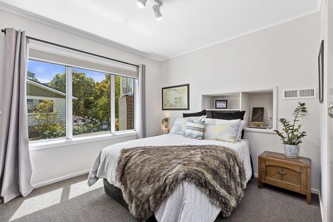 Photo of property in 15 Somerville Terrace, Tawa, Wellington, 5028