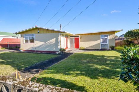 Photo of property in 21 Raupo Street, Castlecliff, Whanganui, 4501