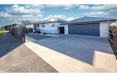 Photo of property in 76 Avondale Road, Avondale, Christchurch, 8061