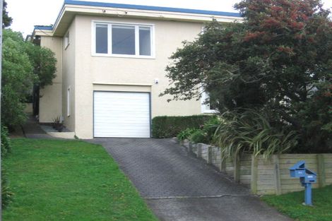 Photo of property in 24 Kinapori Terrace, Newlands, Wellington, 6037