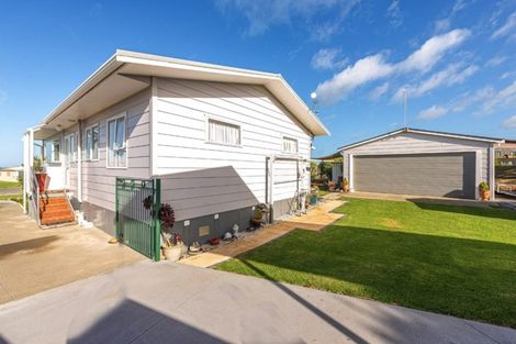 Photo of property in 32 Okiwa Terrace, Waiinu Beach, Whanganui, 4588