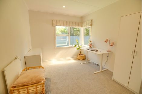 Photo of property in 9 Albert Street, Clive, 4102