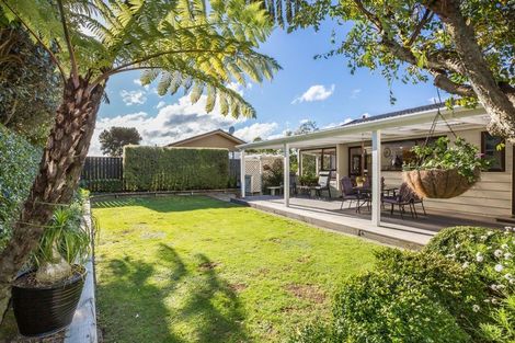 Photo of property in 16 Albatross Close, Whitby, Porirua, 5024