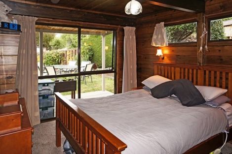 Photo of property in 77 Cedar Drive, Kelvin Heights, Queenstown, 9300