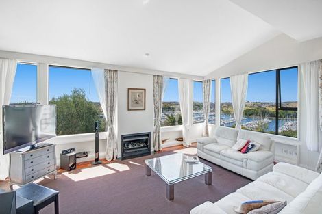 Photo of property in 52 Balboa Drive, Matakatia, Whangaparaoa, 0930