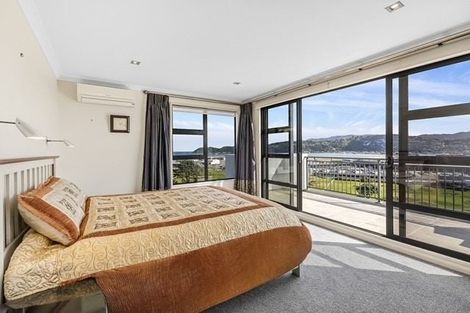 Photo of property in 8 Bunker Way, Strathmore Park, Wellington, 6022