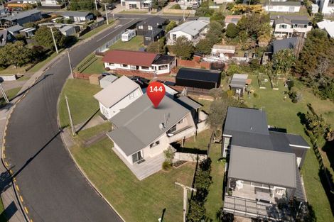 Photo of property in 144 Karewa Parade, Papamoa Beach, Papamoa, 3118