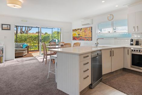 Photo of property in 35 Ocean View Road, Waihi Beach, 3611