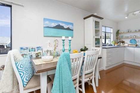 Photo of property in 30 Beechdale Crescent, Pakuranga Heights, Auckland, 2010